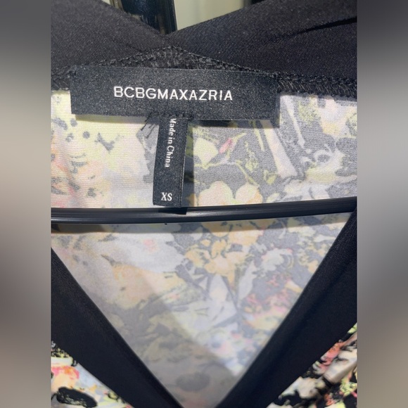 BCBG Max Azria Kimono Wrap Mini Dress Bell Sleeves Floral Design Size XSmall - Picture 6 of 7